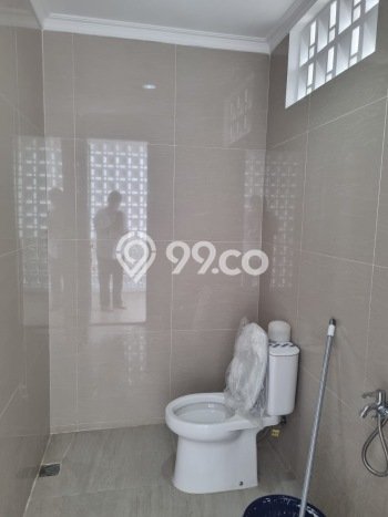 Hunian Mewah LB 500m2 Siap Huni Desain Elegan di Cipadu, Tangerang Hunian Mewah LB 500m2 Siap Huni Desain Elegan di Cipadu, Tangerang