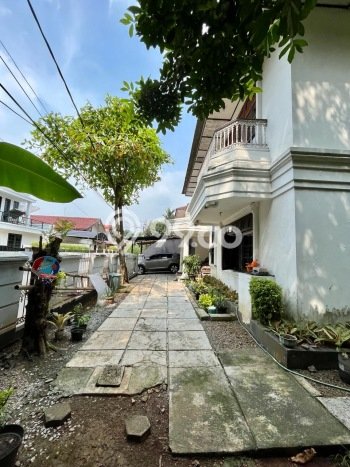 Rumah sewa siap pakai 4 KT di Bintaro, Tangerang Selatan Rumah sewa siap pakai 4 KT di Bintaro, Tangerang Selatan