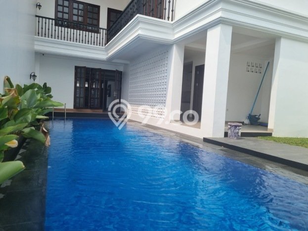 Hunian Mewah LB 500m2 Siap Huni Desain Elegan di Cipadu, Tangerang Hunian Mewah LB 500m2 Siap Huni Desain Elegan di Cipadu, Tangerang