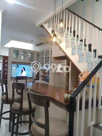Rumah Eksklusif Siap Huni LT 215m2 di Kebon Jeruk, Jakarta Barat Rumah Eksklusif Siap Huni LT 215m2 di Kebon Jeruk, Jakarta Barat