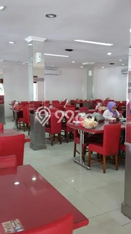 Ruko Disewa di Jakarta Selatan dengan LB 300m2 Area Komersial Ramai Ruko Disewa di Jakarta Selatan dengan LB 300m2 Area Komersial Ramai