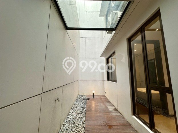 Rumah Elit Modern Tanpa Renovasi di BSD Tangerang Rumah Elit Modern Tanpa Renovasi di BSD Tangerang