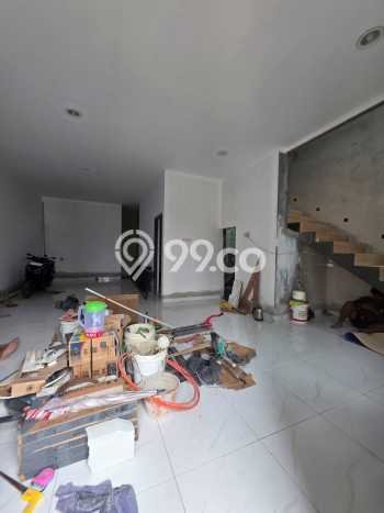 Dijual Rumah Luas Megah Dengan View Cantik di Taman Ratu, Jakarta Barat Dijual Rumah Luas Megah Dengan View Cantik di Taman Ratu, Jakarta Barat