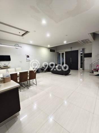 Jual Rumah Mewah Elegan Dengan View Cantik di Taman Kopo Indah, Bandung Jual Rumah Mewah Elegan Dengan View Cantik di Taman Kopo Indah, Bandung