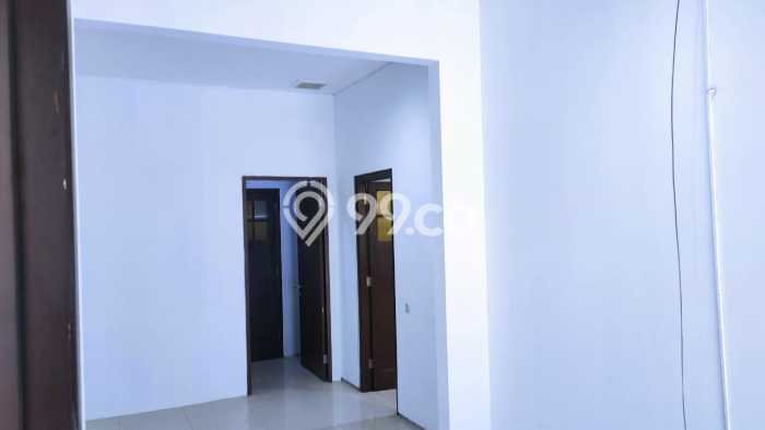 Disewakan! Rumah 4 Kamar Tidur &
1 Kamar Mandi di Sumurbandung, Bandung Disewakan! Rumah 4 Kamar Tidur &
1 Kamar Mandi di Sumurbandung, Bandung
