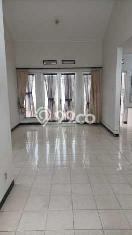 Disewakan! Rumah 3 Kamar Tidur &
1 Kamar Mandi di Kota Baru Parahyangan, Bandung Disewakan! Rumah 3 Kamar Tidur &
1 Kamar Mandi di Kota Baru Parahyangan, Bandung