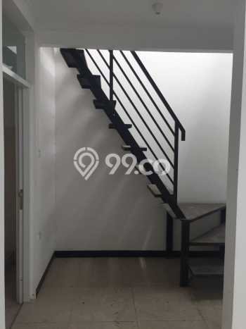 Rumah Strategis di Taman Kopo Indah, 3 KT, Area Tenang, LT 108m² Bangunan 132m² Rumah Strategis di Taman Kopo Indah, 3 KT, Area Tenang, LT 108m² Bangunan 132m²
