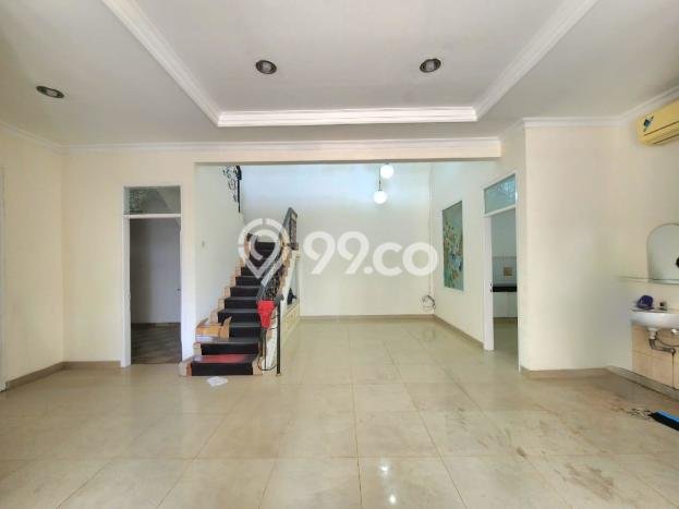 Disewakan Rumah Murah di Singgasana Bandung dengan 5 KT Disewakan Rumah Murah di Singgasana Bandung dengan 5 KT