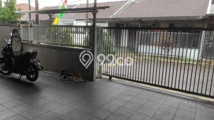 Jual Rumah Eksklusif 3 KT di Taman Holis Indah, Bandung Jual Rumah Eksklusif 3 KT di Taman Holis Indah, Bandung