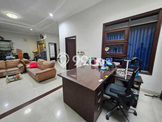 Rumah Mewah LB 280m2 Siap Pakai Desain Elegan di Singgasana, Bandung Rumah Mewah LB 280m2 Siap Pakai Desain Elegan di Singgasana, Bandung