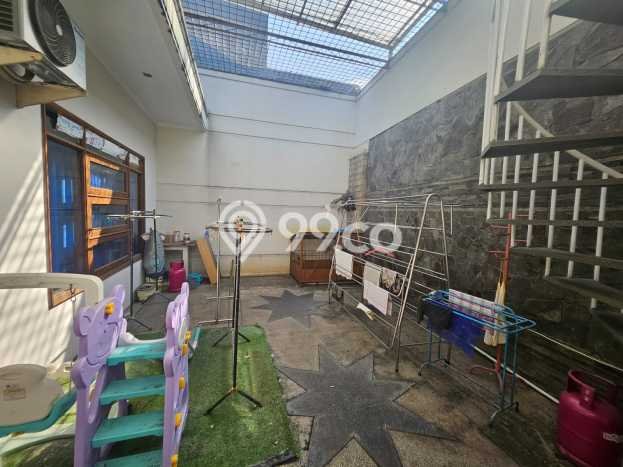Rumah Mewah LB 280m2 Siap Pakai Desain Elegan di Singgasana, Bandung Rumah Mewah LB 280m2 Siap Pakai Desain Elegan di Singgasana, Bandung