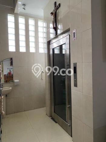 Rumah Elit Modern Tanpa Renovasi di Sumurbandung Bandung Rumah Elit Modern Tanpa Renovasi di Sumurbandung Bandung