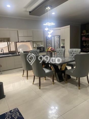 For Sale! Luxury House LT 400m2 Desain Elegan di Singgasana For Sale! Luxury House LT 400m2 Desain Elegan di Singgasana