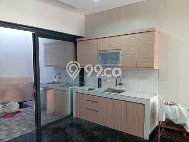 For Sale! Premium House LT 204m2 Desain Modern di Taman Holis Indah For Sale! Premium House LT 204m2 Desain Modern di Taman Holis Indah