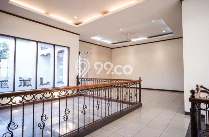 Hunian Mewah Dijual LT 400m2 di Wonocolo, Surabaya Hunian Mewah Dijual LT 400m2 di Wonocolo, Surabaya