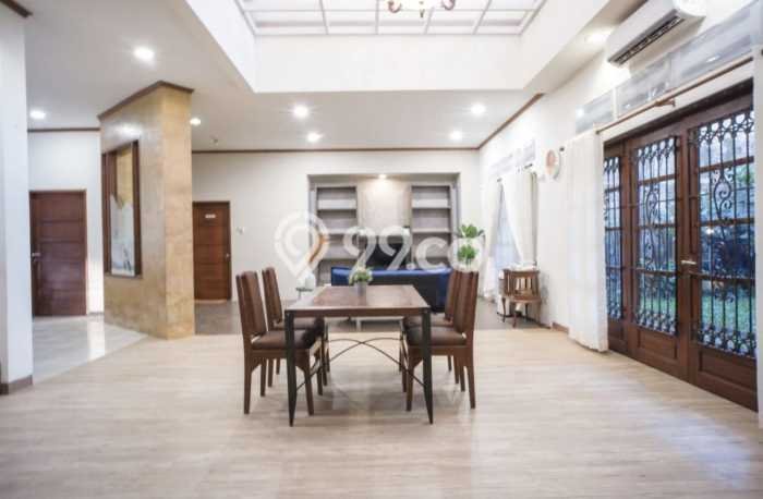 Hunian Mewah Dijual LT 400m2 di Wonocolo, Surabaya Hunian Mewah Dijual LT 400m2 di Wonocolo, Surabaya