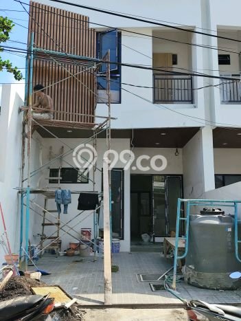 Dijual Hunian Rumah Nyaman 3 Kamar di Manyar, Surabaya Dijual Hunian Rumah Nyaman 3 Kamar di Manyar, Surabaya