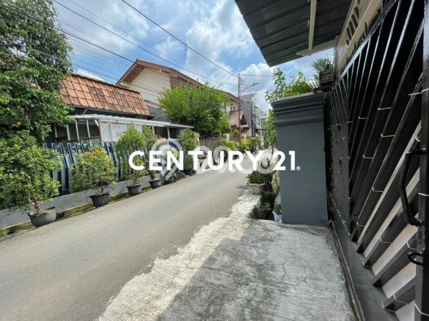 Jual Rumah Luas Elegan Dengan View Cantik di Pisangan Lama, Jakarta Timur Jual Rumah Luas Elegan Dengan View Cantik di Pisangan Lama, Jakarta Timur