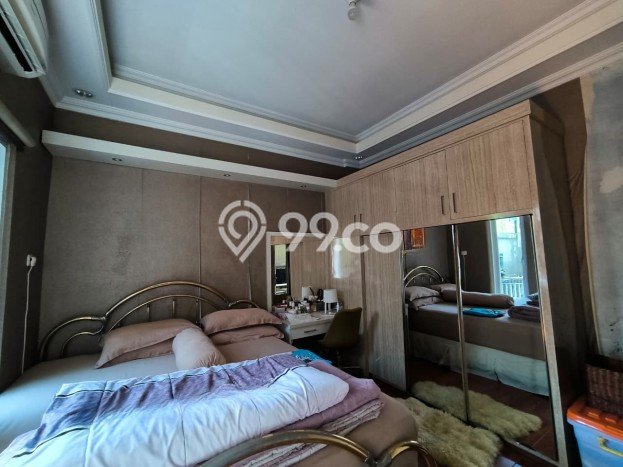 Siap Huni Rumah Mewah 4 Kamar di Kebon Jeruk Dekat ke Mana Pun Siap Huni Rumah Mewah 4 Kamar di Kebon Jeruk Dekat ke Mana Pun