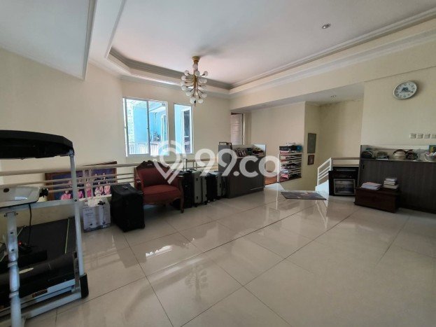 Siap Huni Rumah Mewah 4 Kamar di Kebon Jeruk Dekat ke Mana Pun Siap Huni Rumah Mewah 4 Kamar di Kebon Jeruk Dekat ke Mana Pun