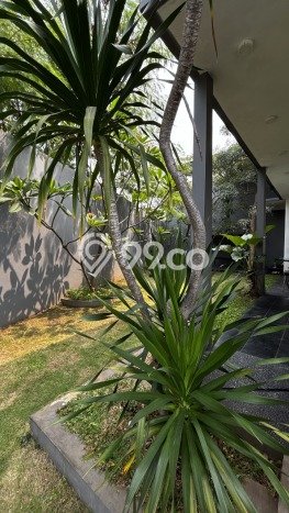 Hunian Mewah LB 160m2 Siap Huni Desain Elegan di Rempoa, Tangerang Selatan Hunian Mewah LB 160m2 Siap Huni Desain Elegan di Rempoa, Tangerang Selatan