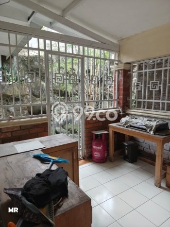 Ready to Use! Premium House LT 300m2 Desain Elegan di Kota Wisata Ready to Use! Premium House LT 300m2 Desain Elegan di Kota Wisata