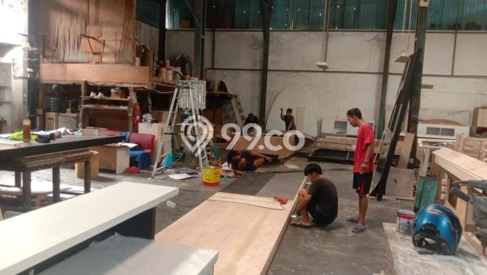 Unit Komersial Dijual di Ciputat Tangerang Selatan Luas Tanah 1010m2, Luas Bangunan 340m2 Unit Komersial Dijual di Ciputat Tangerang Selatan Luas Tanah 1010m2, Luas Bangunan 340m2