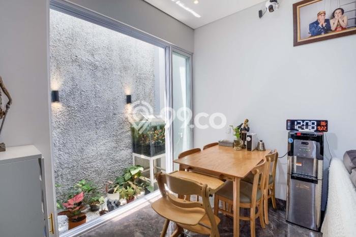 Rumah Modern Minimalis 5 Kamar Siap Huni di Ciputat Rumah Modern Minimalis 5 Kamar Siap Huni di Ciputat