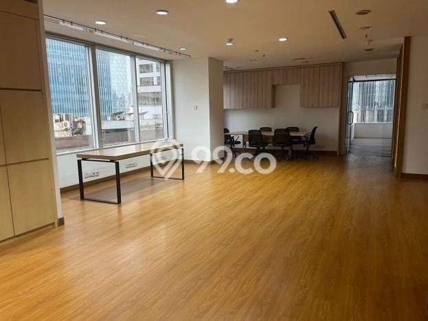 Disewakan Kantor di Kawasan Ramai Sudirman Luas 300m2 Disewakan Kantor di Kawasan Ramai Sudirman Luas 300m2