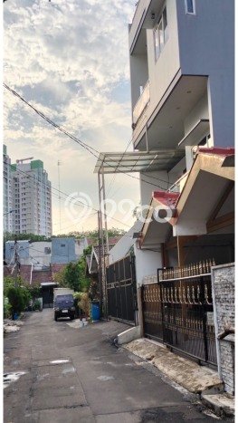Siap Huni Rumah Mewah 3 Kamar di Kelapa Gading Dekat ke Mana Pun Siap Huni Rumah Mewah 3 Kamar di Kelapa Gading Dekat ke Mana Pun