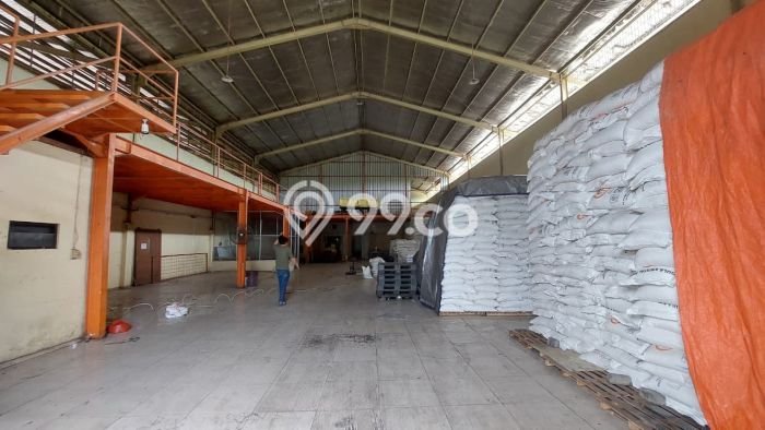 Unit Gudang Dijual di Jakarta Utara LT 3000m2 & LB 2500m2 Unit Gudang Dijual di Jakarta Utara LT 3000m2 & LB 2500m2