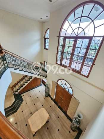 Rumah Elit Modern Tanpa Renovasi di Kedoya Baru Jakarta Barat Rumah Elit Modern Tanpa Renovasi di Kedoya Baru Jakarta Barat