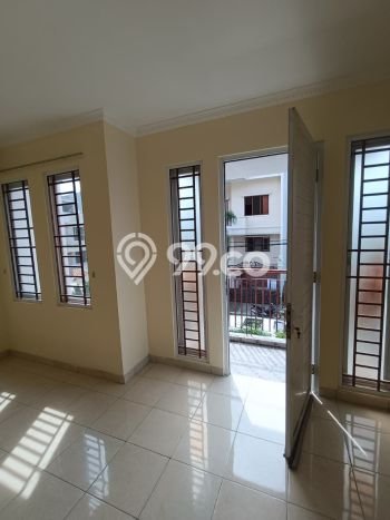 Disewakan! Rumah 5 Kamar Tidur &
4 Kamar Mandi di Kalideres, Jakarta Barat Disewakan! Rumah 5 Kamar Tidur &
4 Kamar Mandi di Kalideres, Jakarta Barat