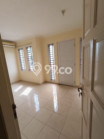 Disewakan! Rumah 5 Kamar Tidur &
4 Kamar Mandi di Kalideres, Jakarta Barat Disewakan! Rumah 5 Kamar Tidur &
4 Kamar Mandi di Kalideres, Jakarta Barat