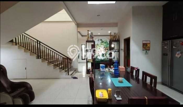 PENAWARAN TERBAIK! Rumah Premium di Taman Surya, LT 198m² Bangunan 180m² PENAWARAN TERBAIK! Rumah Premium di Taman Surya, LT 198m² Bangunan 180m²
