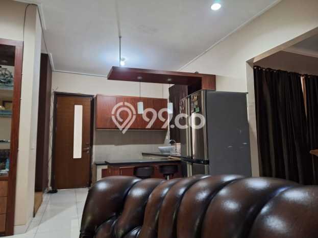 Rumah Strategis di , 3 KM, Area Tenang, Luas 200m2m² LB 196m2m² Rumah Strategis di , 3 KM, Area Tenang, Luas 200m2m² LB 196m2m²