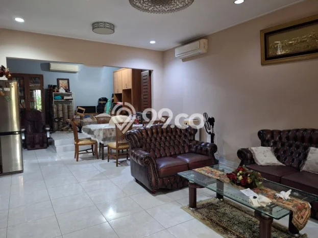 Rumah Strategis di , 3 KM, Area Tenang, Luas 200m2m² LB 196m2m² Rumah Strategis di , 3 KM, Area Tenang, Luas 200m2m² LB 196m2m²