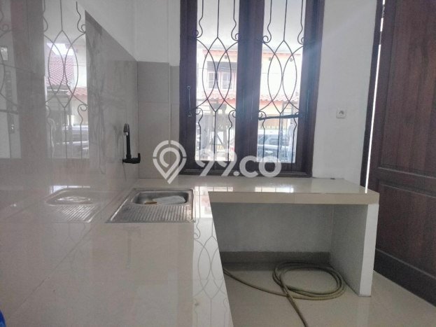Dijual Hunian Rumah Terawat 5 KT di Jatiwaringin, Bekasi Dijual Hunian Rumah Terawat 5 KT di Jatiwaringin, Bekasi