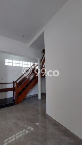 Dijual Rumah Luas Elegan Dengan View Cantik di Pondok Kopi, Jakarta Timur Dijual Rumah Luas Elegan Dengan View Cantik di Pondok Kopi, Jakarta Timur