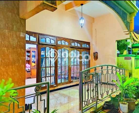 Rumah PREMIUM di Semarang Tengah, Semarang, Luas 150m² LB 450m² HARGA TERBAIK! Rumah PREMIUM di Semarang Tengah, Semarang, Luas 150m² LB 450m² HARGA TERBAIK!