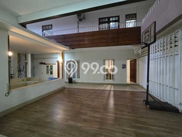 Jual Rumah Mewah Megah Dengan View Eksklusif di Loji Wetan, Surakarta Jual Rumah Mewah Megah Dengan View Eksklusif di Loji Wetan, Surakarta