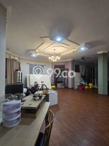 Jual Rumah Mewah Megah Dengan View Eksklusif di Loji Wetan, Surakarta Jual Rumah Mewah Megah Dengan View Eksklusif di Loji Wetan, Surakarta