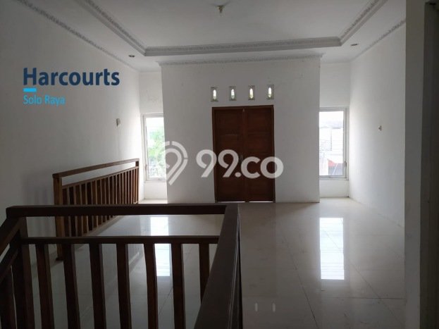 Area Ramai! Ruko Dijual di Jaten untuk Bisnis Luas Bangunan 102m2 Area Ramai! Ruko Dijual di Jaten untuk Bisnis Luas Bangunan 102m2