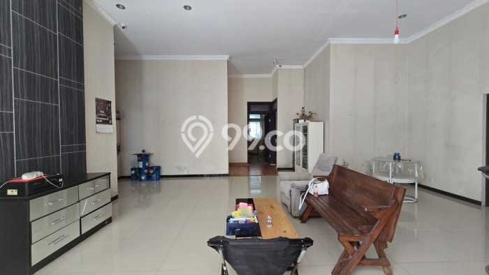 Rumah Kost untuk Dijual di Jebres dengan 21 KT, 20 KM, Luas 650m2 Rumah Kost untuk Dijual di Jebres dengan 21 KT, 20 KM, Luas 650m2