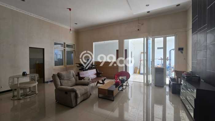 Rumah Kost untuk Dijual di Jebres dengan 21 KT, 20 KM, Luas 650m2 Rumah Kost untuk Dijual di Jebres dengan 21 KT, 20 KM, Luas 650m2