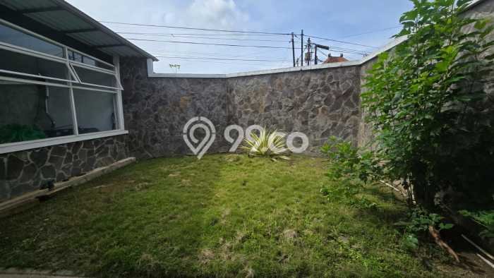 Rumah Kost untuk Dijual di Jebres dengan 21 KT, 20 KM, Luas 650m2 Rumah Kost untuk Dijual di Jebres dengan 21 KT, 20 KM, Luas 650m2