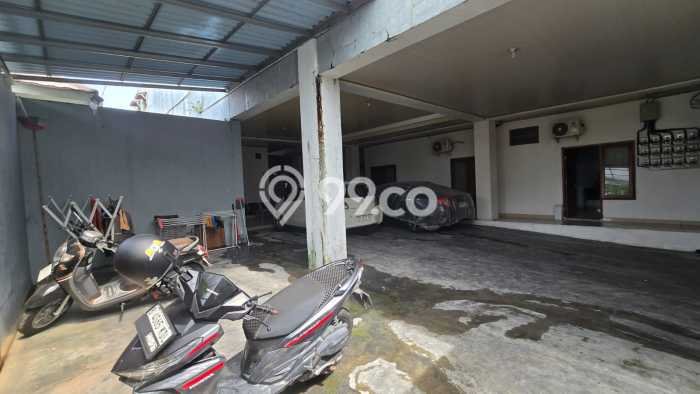 Rumah Kost untuk Dijual di Jebres dengan 21 KT, 20 KM, Luas 650m2 Rumah Kost untuk Dijual di Jebres dengan 21 KT, 20 KM, Luas 650m2