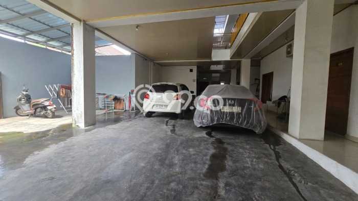 Rumah Kost untuk Dijual di Jebres dengan 21 KT, 20 KM, Luas 650m2 Rumah Kost untuk Dijual di Jebres dengan 21 KT, 20 KM, Luas 650m2