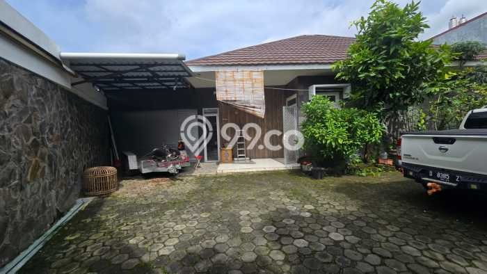 Rumah Kost untuk Dijual di Jebres dengan 21 KT, 20 KM, Luas 650m2 Rumah Kost untuk Dijual di Jebres dengan 21 KT, 20 KM, Luas 650m2