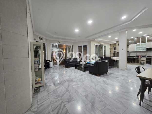Jual Rumah Mewah Megah Dengan View Eksklusif di Loji Wetan, Surakarta Jual Rumah Mewah Megah Dengan View Eksklusif di Loji Wetan, Surakarta